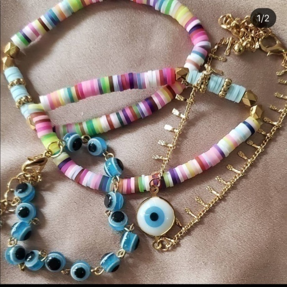 Set of 4 bracelets